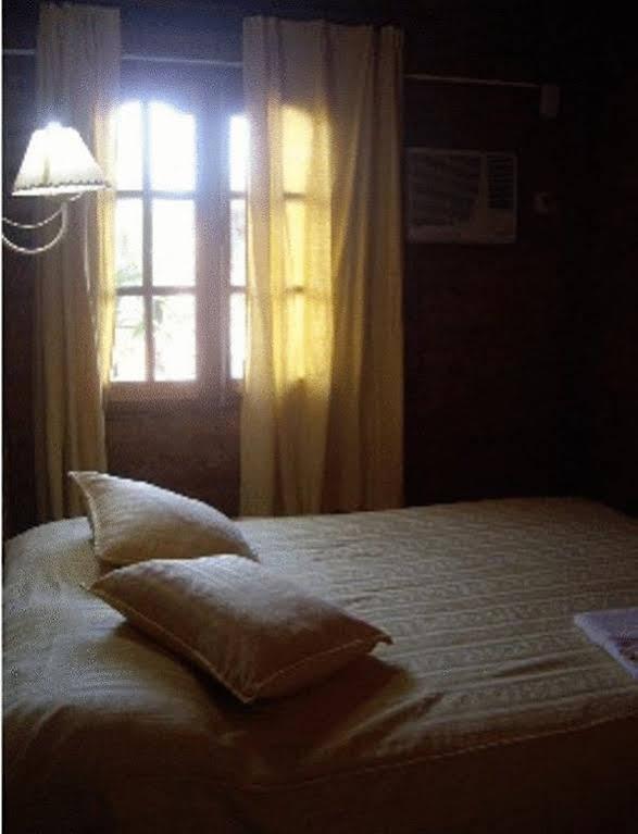 Residencial Azaleas Place Puerto Iguazu Bagian luar foto